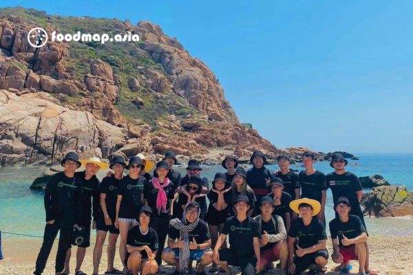 vinh vinh hy voi bai cat vang