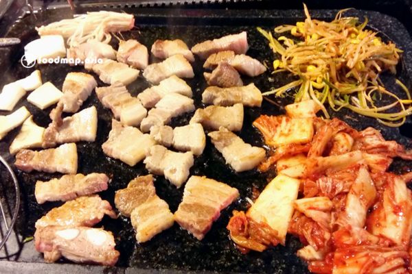 Mon-ngon-hang-ngay-ngon-hon-khi-co-kim-chi-an-kem