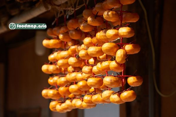 Những dây hồng xếp xen kẽ nhau tạo nên khung cảnh tuyệt đẹp